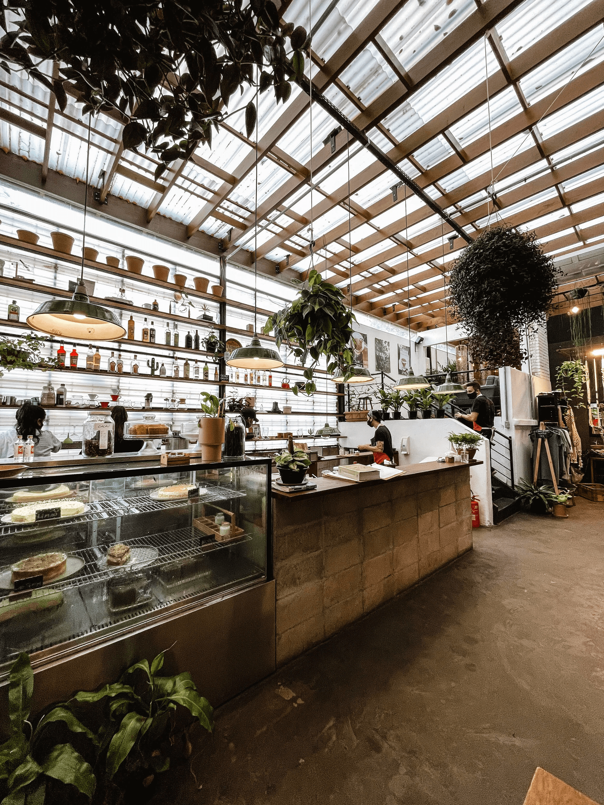 Detalhe do jardim e mesas da Ginkgo