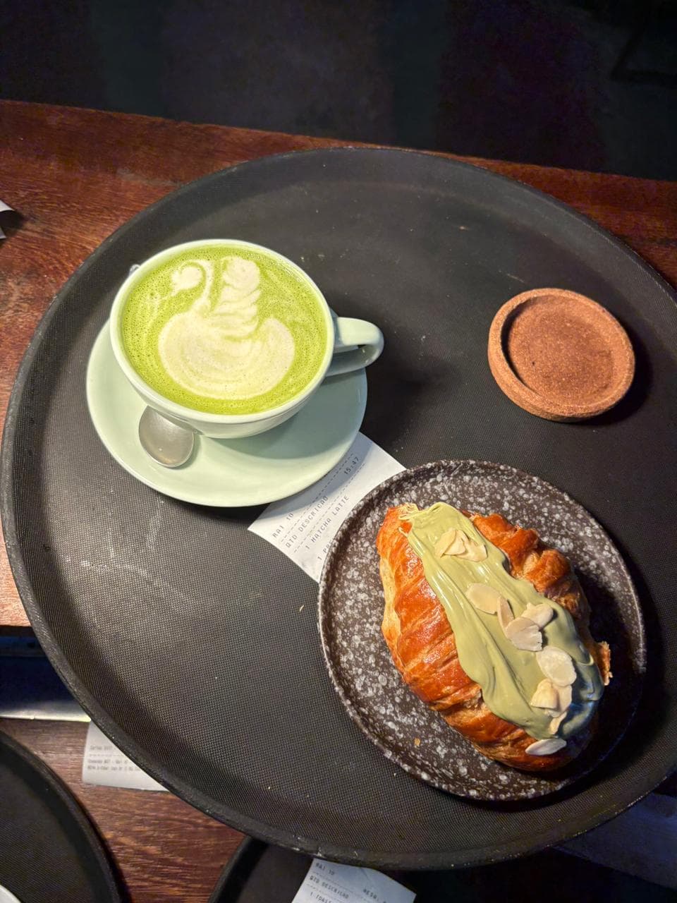 Matcha da Ginkgo com croissant